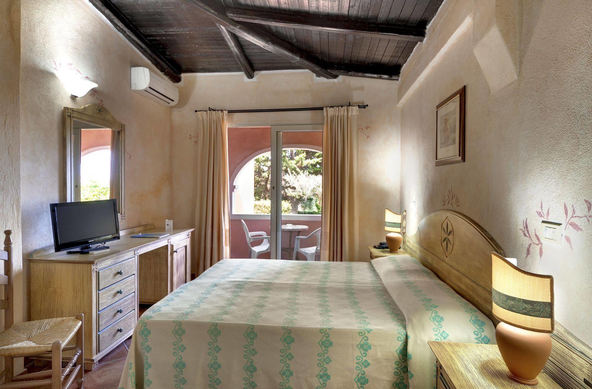 Colonna Beach Hotel Marinella Bagian luar foto