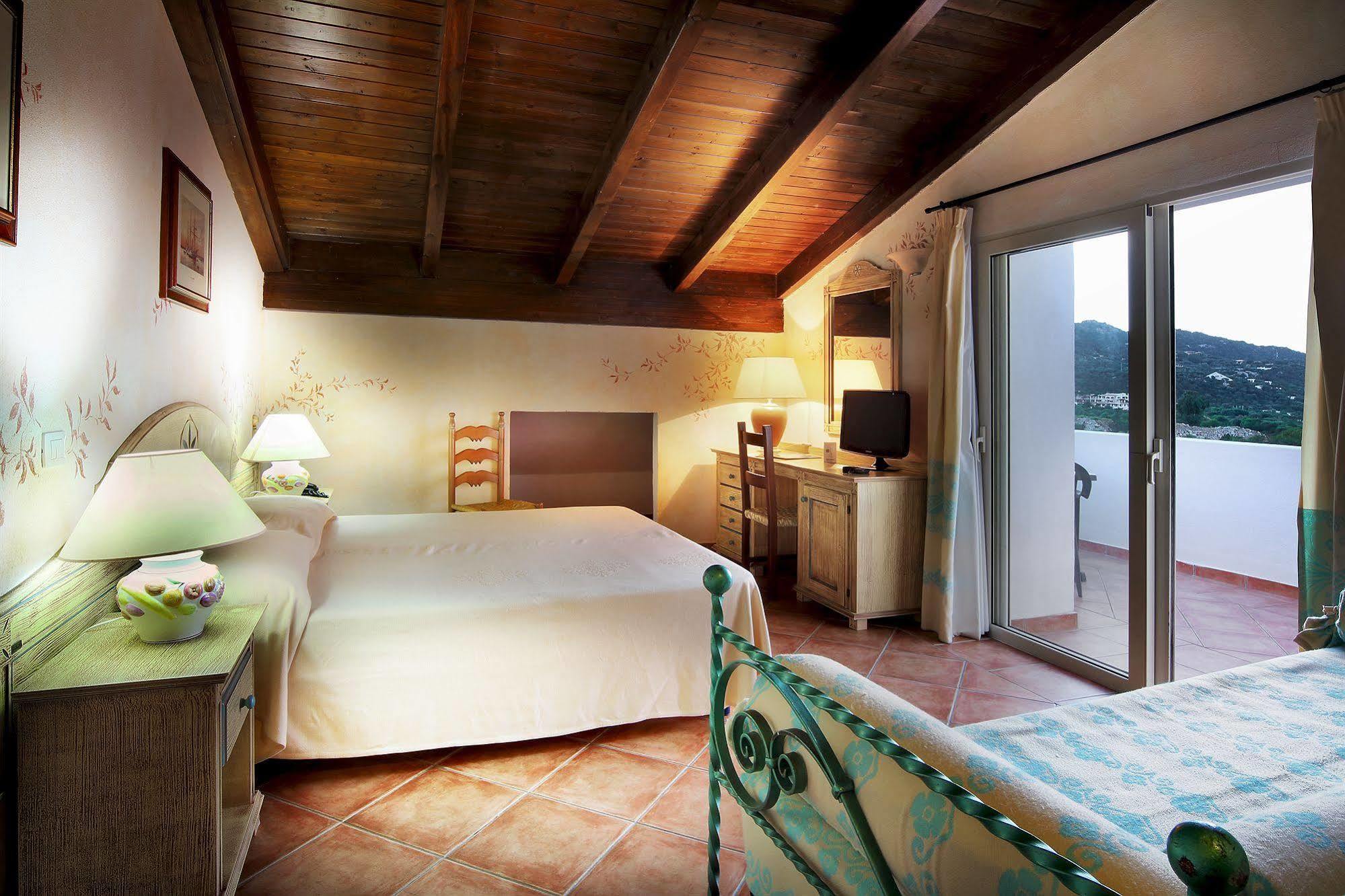Colonna Beach Hotel Marinella Bagian luar foto