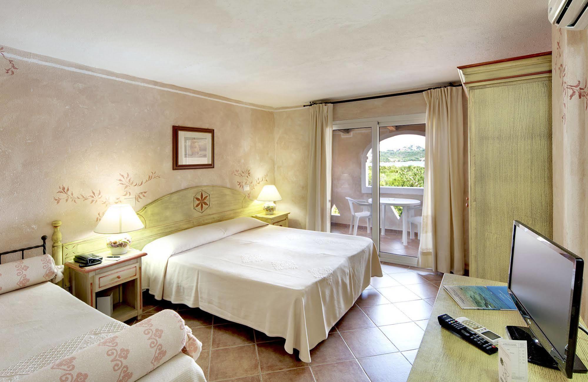 Colonna Beach Hotel Marinella Bagian luar foto